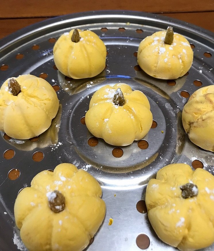 Pies in steamer