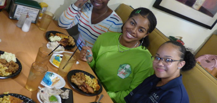 Students eating in a booth in the dining hall